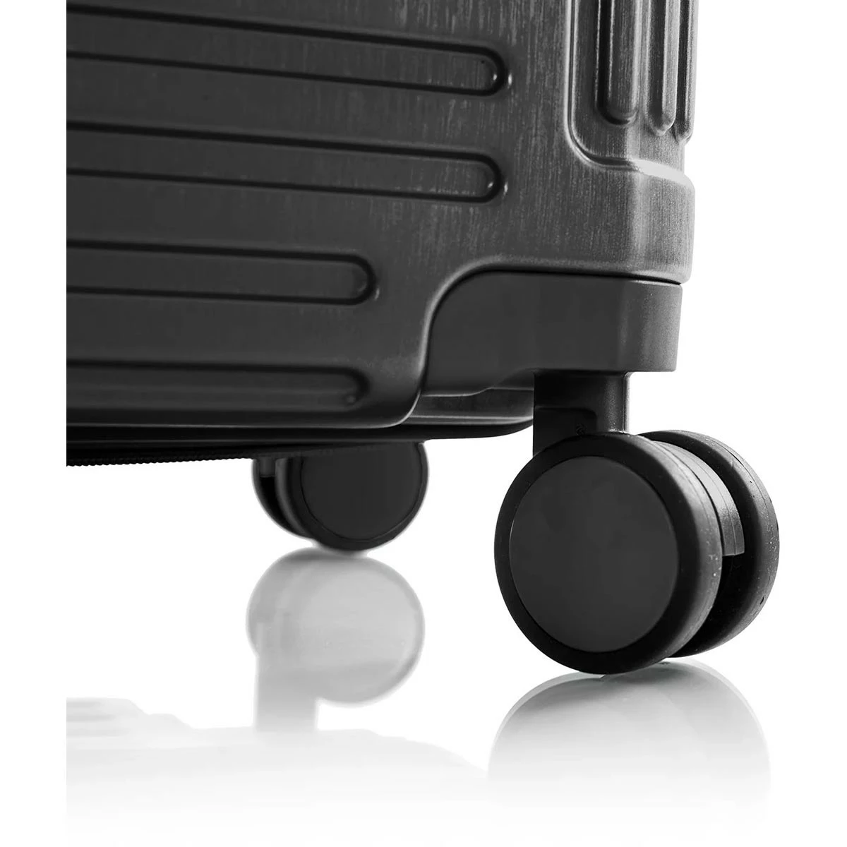 Heys EDGE 30" Expandable Spinner 9 Heys EDGE 30" Expandable Spinner - Image 7