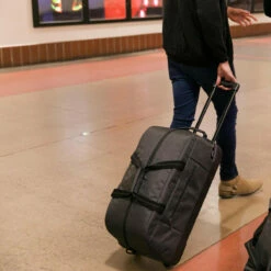 Solo New York Avenue C Rolling Duffel -LEXINGTON LUGGAGE Sales KBN 1273 2000x 227ac7ce c461 4b87 a546 c009a3955e07