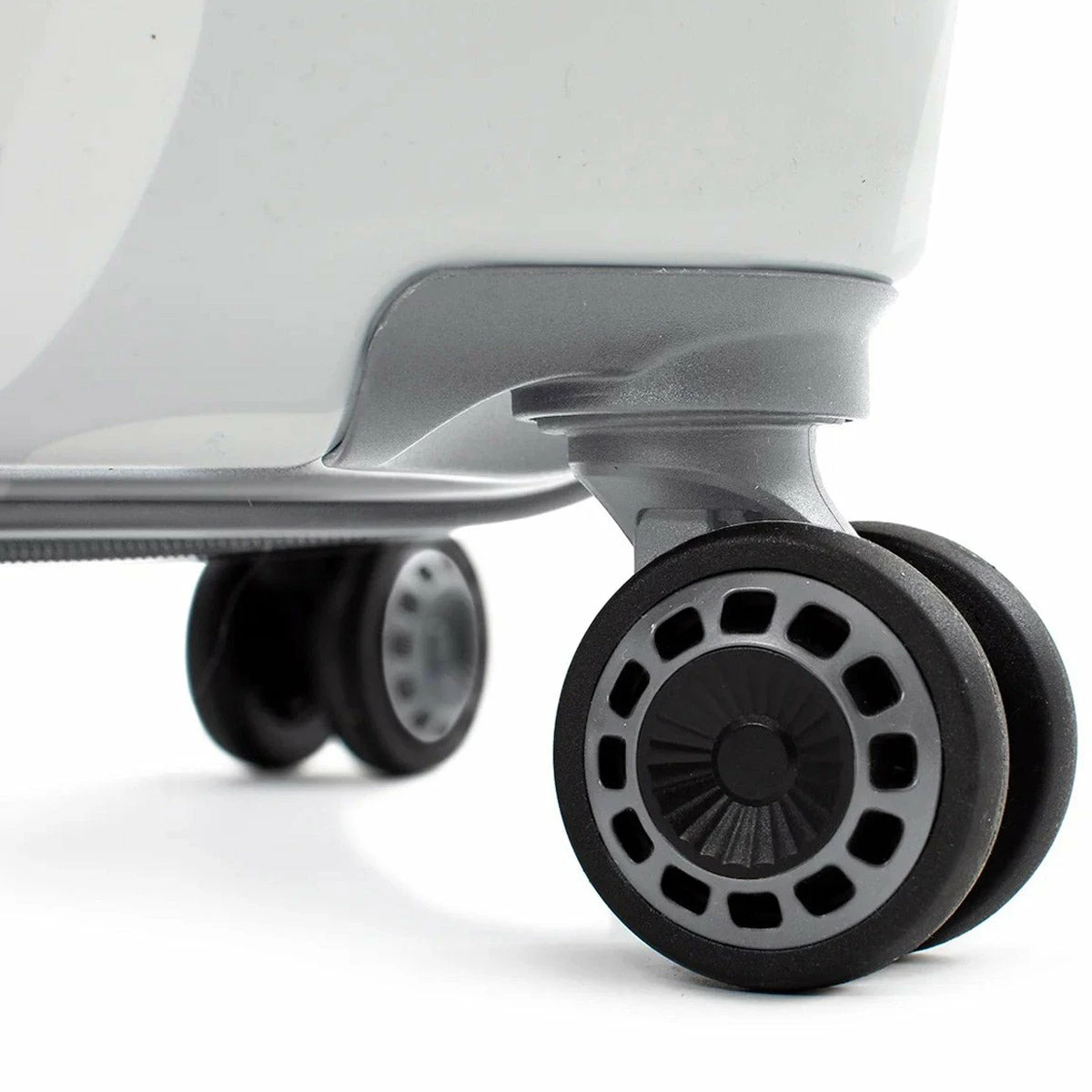 Heys White Camo 26" Fashion Spinner 9 Heys White Camo 26" Fashion Spinner - Image 7